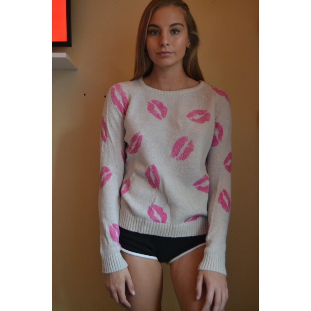 Kisses sweater 💋